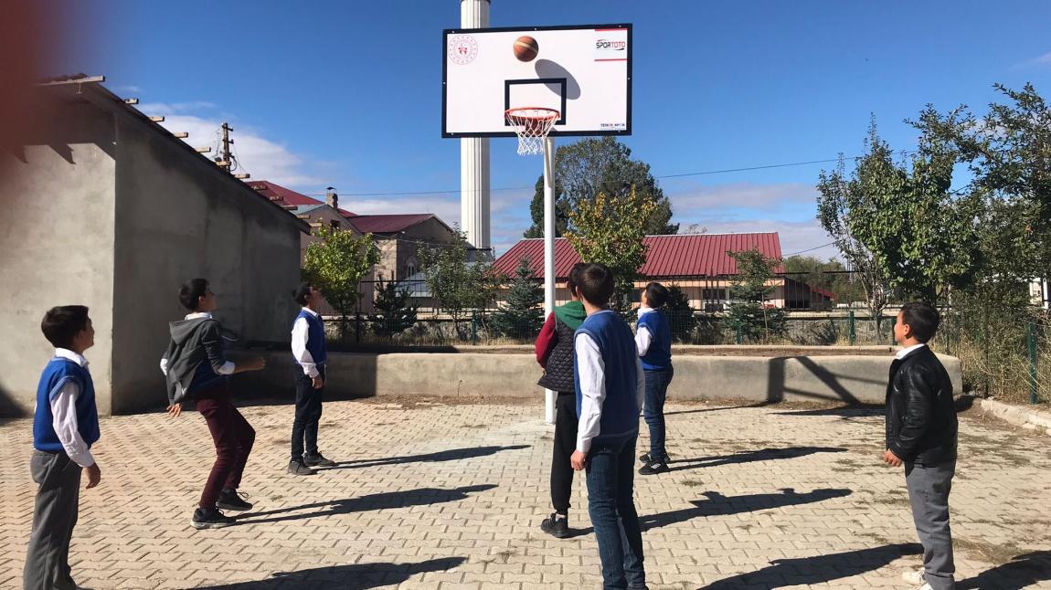 Okulumuza gönderilen basketbol potasının kurulumu gerçekleştirildi